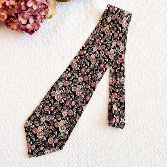 The Metropolitan Museum of Art 100% Silk Tie - Picture 4 of 7